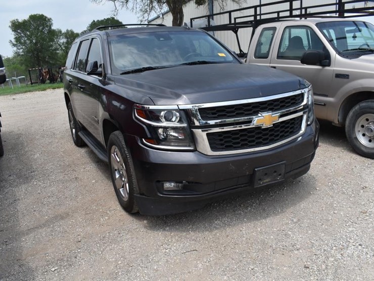 2017-chevrolet-tahoe-image-2