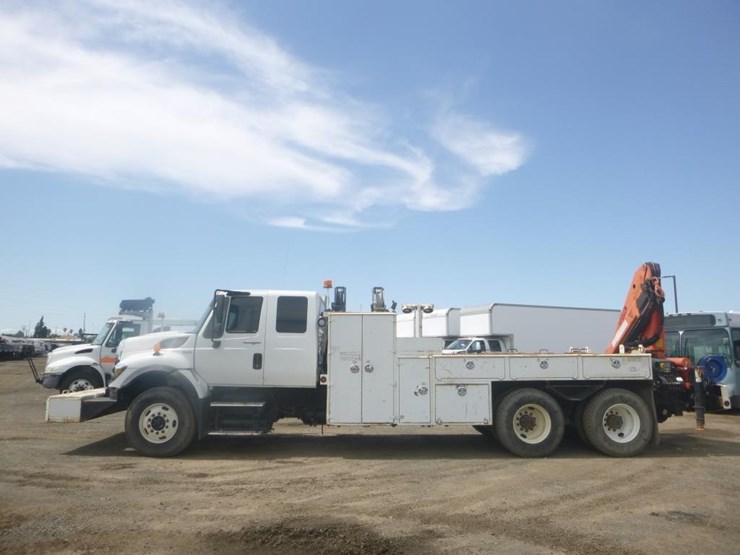 2009-international-7400-image-5