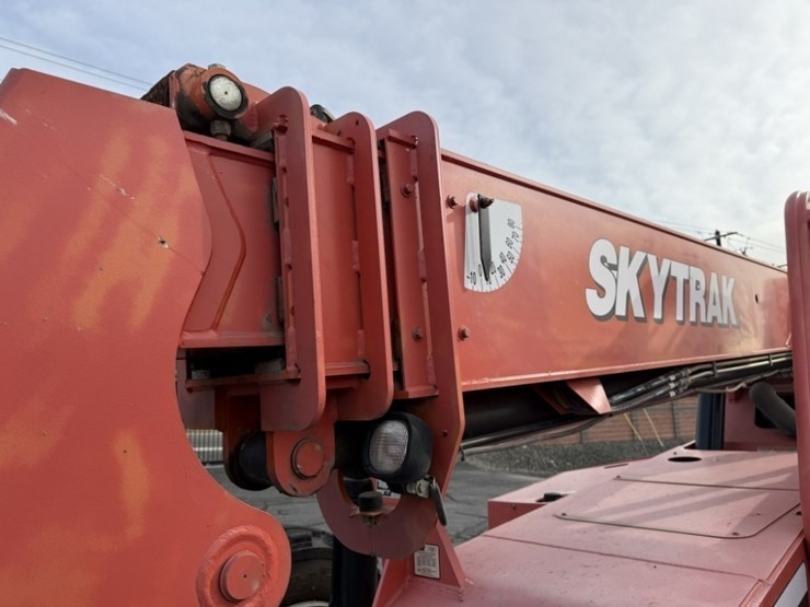 2015-sky-trak-6042-image-12