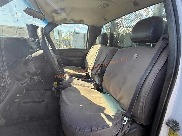 2005-chevrolet-silverado-3500-image-38