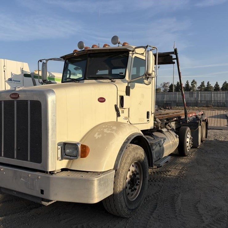 2015 PETERBILT 365