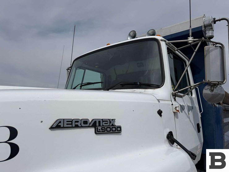 1996-ford-la9000-image-9