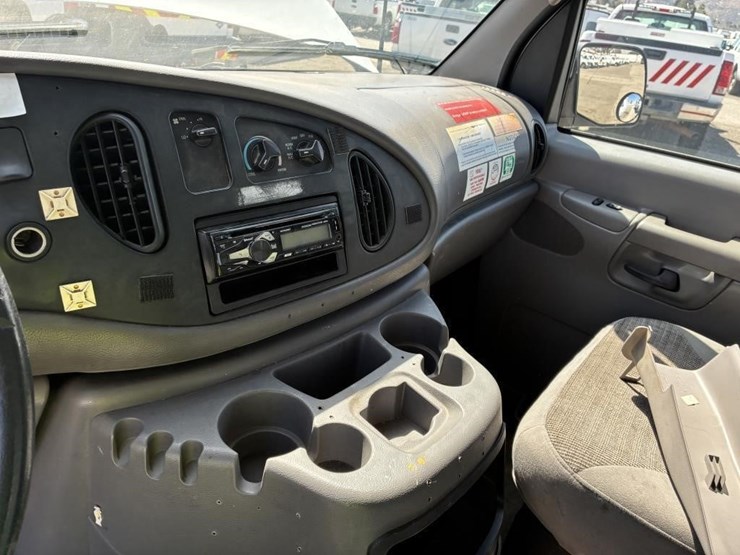 2002-ford-e350-image-17