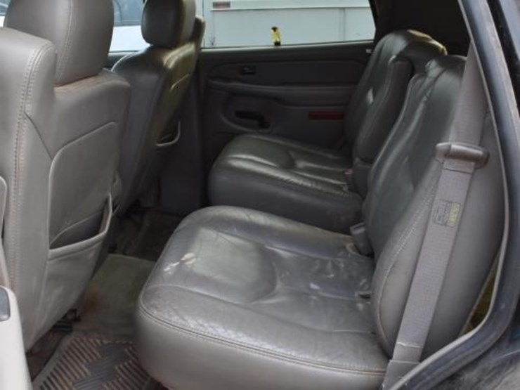 2004-chevrolet-tahoe-image-7