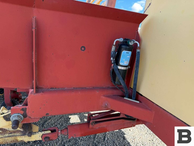 new-holland-1085-image-13