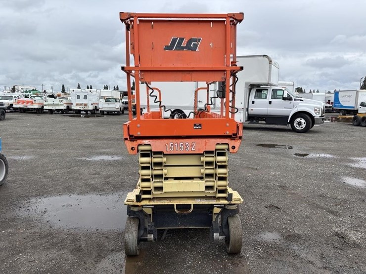 2015-jlg-2646es-image-5