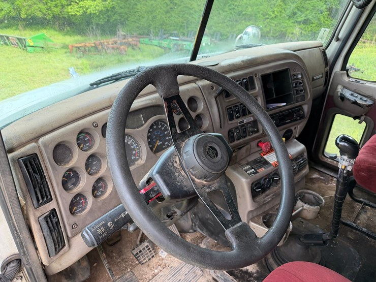 #502-•-#502-•-2005-mack-cxn613-truck---2005-mack-road-tractor-w/-sleeper-image-23