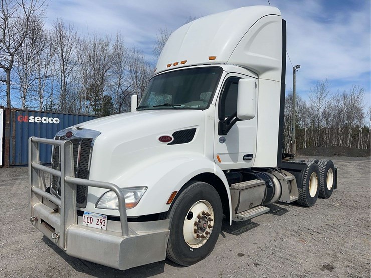 2018-peterbilt-579-image-1