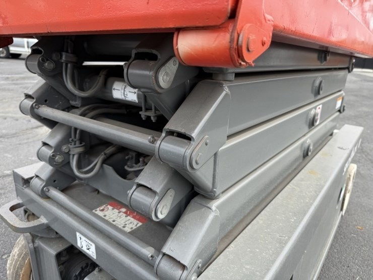 2013-skyjack-sjiii3219-image-9