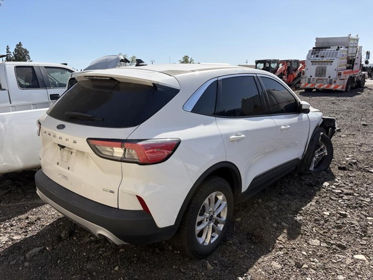 2020-ford-escape-se-image-3