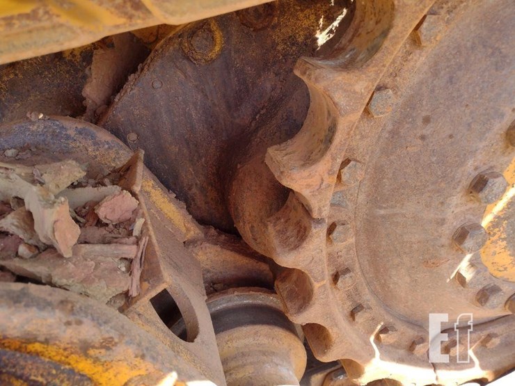 2004-deere-700h-image-13