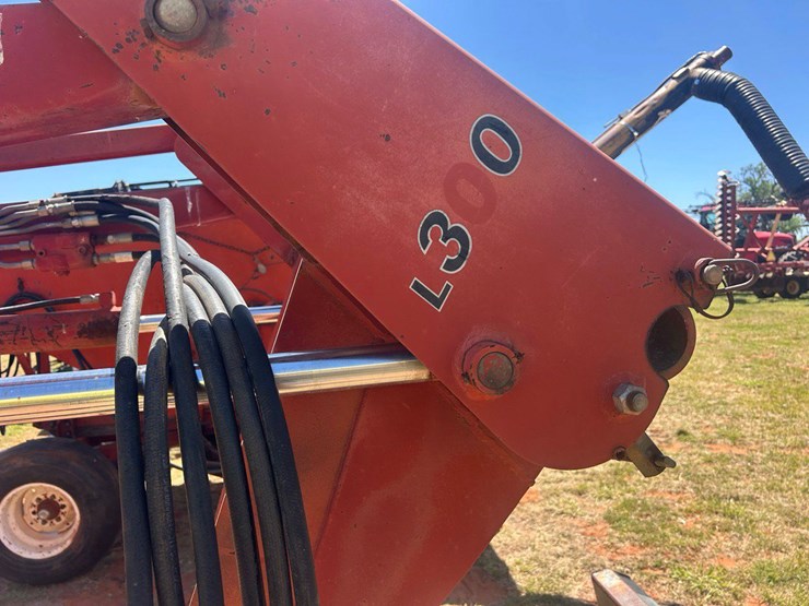 case-ih-l300-image-5