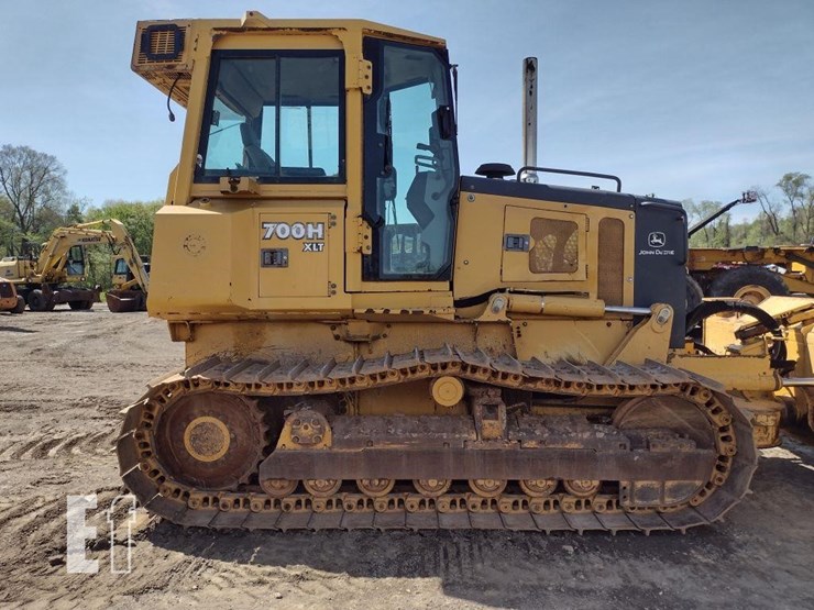 2004-deere-700h-image-26
