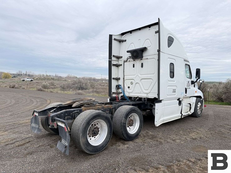 2018-freightliner-cascadia-125-image-5