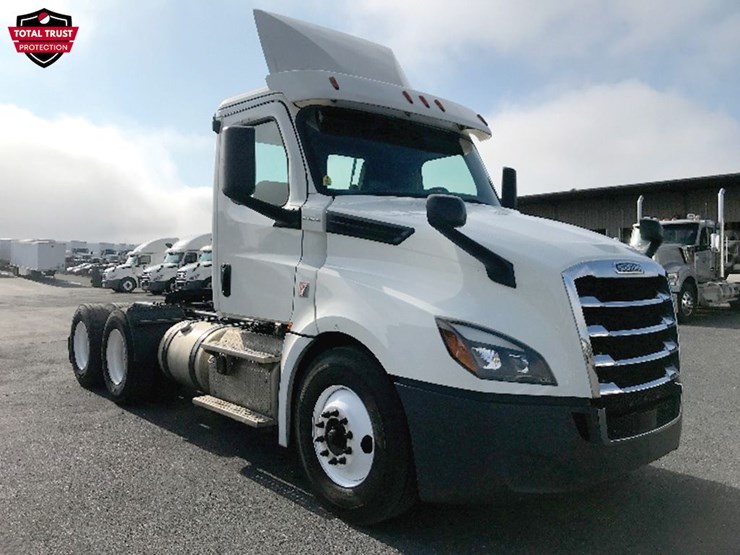 2019-freightliner-cascadia-126-image-1