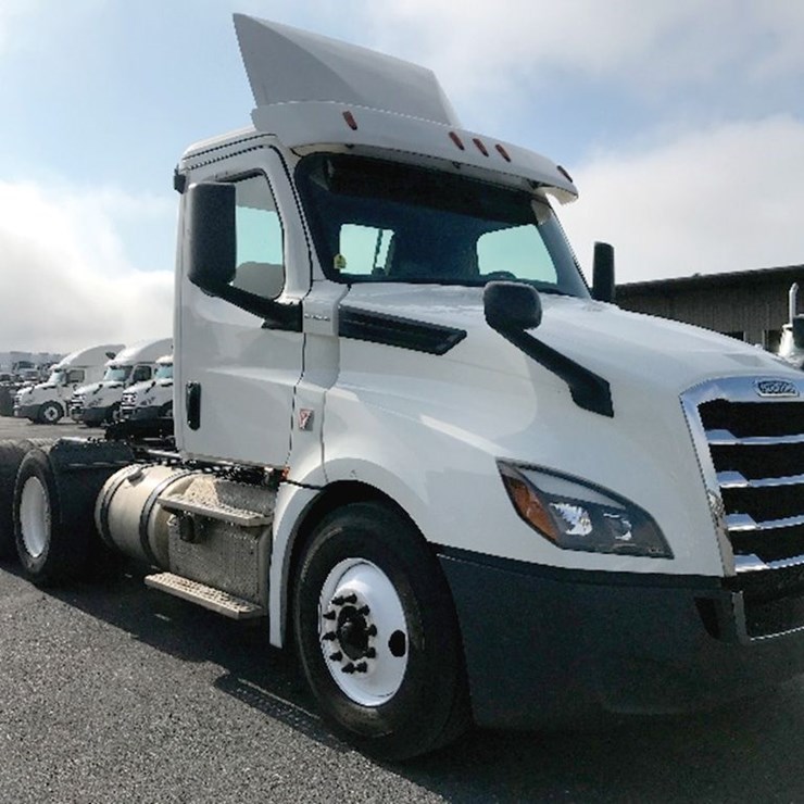 2019 FREIGHTLINER CASCADIA 126