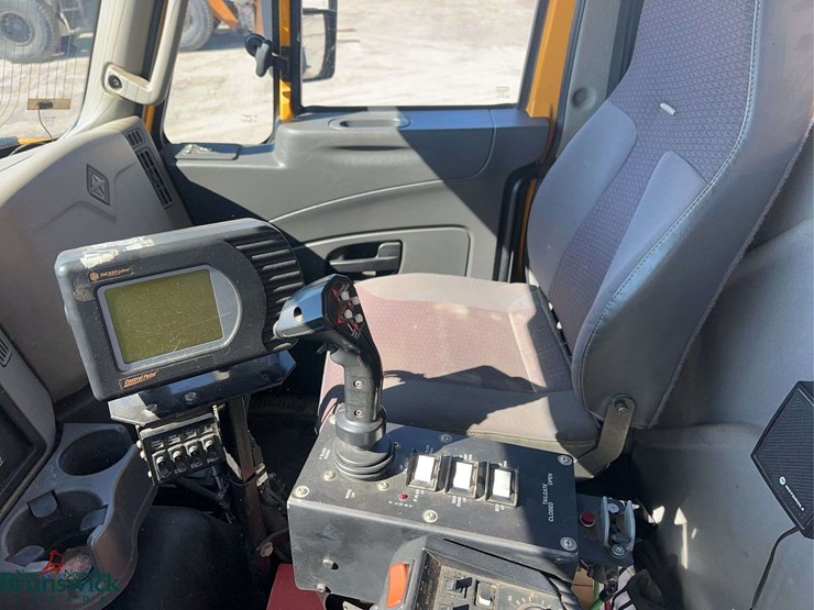 2016-international-7600-image-21