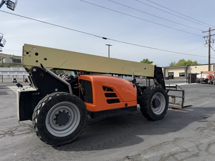 2015-jlg-g9-43a-image-4