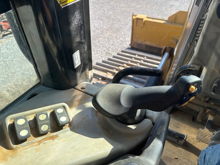 2013-caterpillar-d6n-lgp-image-15