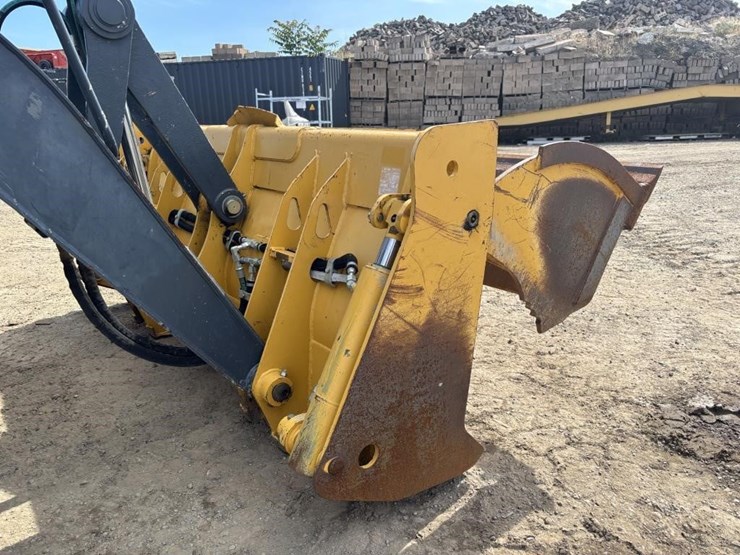 2019-deere-310l-ep-image-12