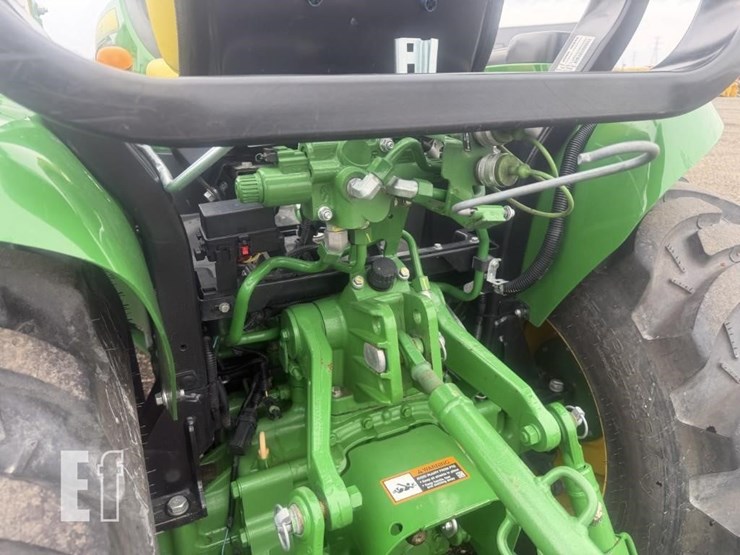2020-john-deere-3039r-image-16
