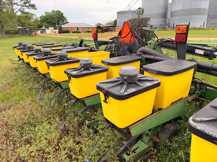 john-deere-12-image-9