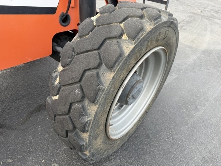 2015-sky-trak-6042-image-22