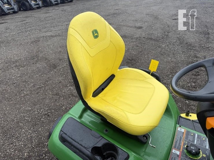 2021-john-deere-x590-image-17