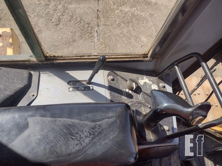 2004-deere-700h-image-8