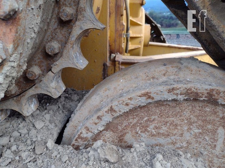 2015-caterpillar-d6t-xl-image-16