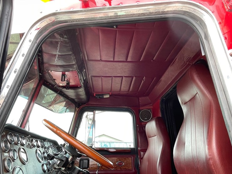 1976-peterbilt-359-image-113
