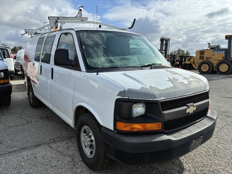 2012-chevrolet-express-2500-image-2