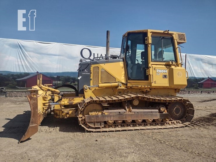 2004-deere-700h-image-1