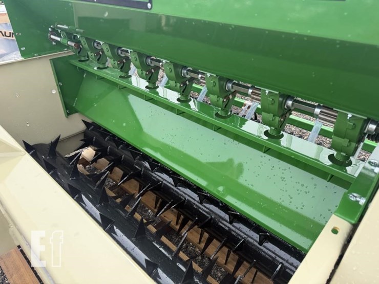 2026-caterpillar-12-image-8