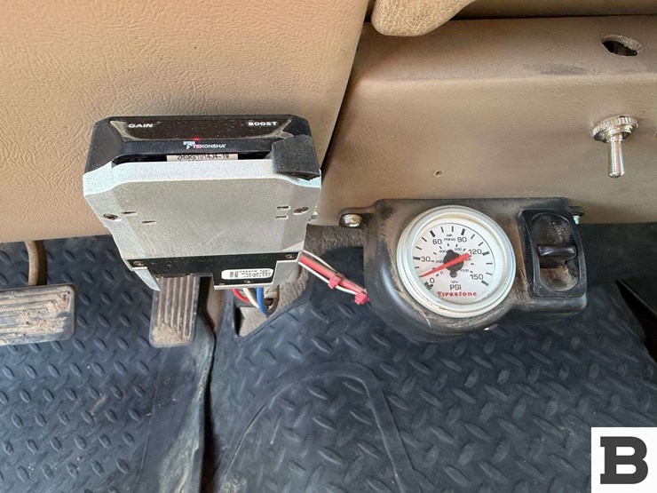 2002-chevrolet-silverado-2500hd-image-37