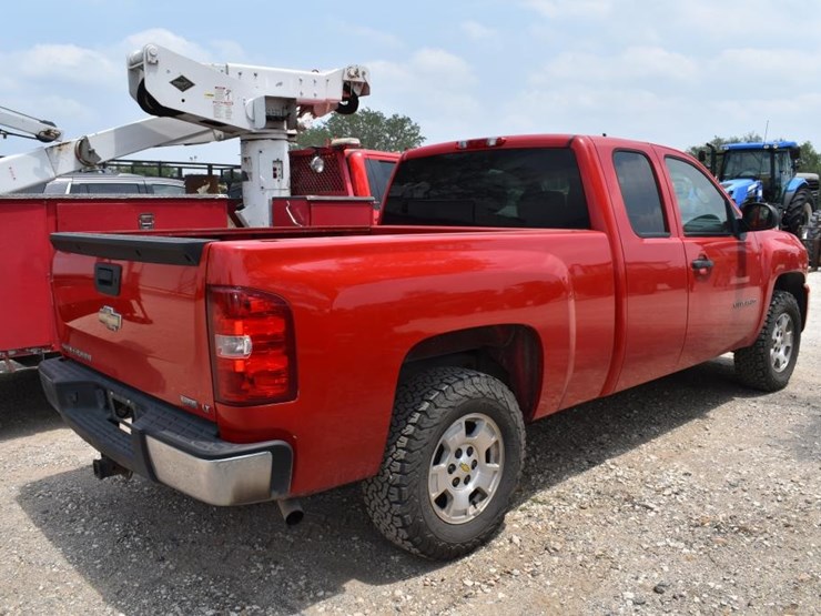 2011-chevrolet-1500-image-3