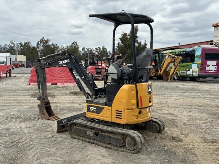 2023-deere-17g-image-4