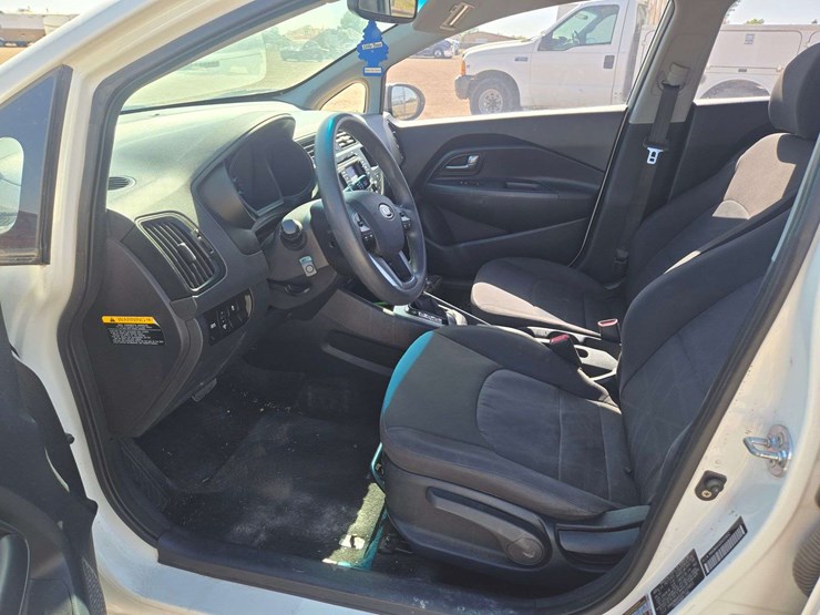 2013-kia-rio-lx-sedan-4d-image-12