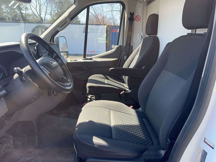 2020-ford-transit-image-18