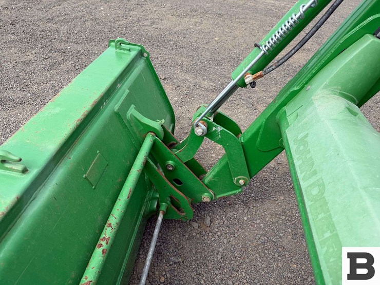 2015-john-deere-5075e-image-12
