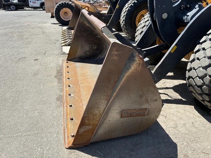 2021-deere-624l-image-5