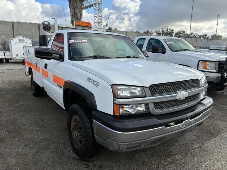 2003-chevrolet-silverado-2500-image-2
