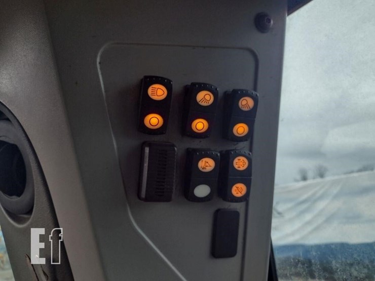 2018-caterpillar-d7e-image-13