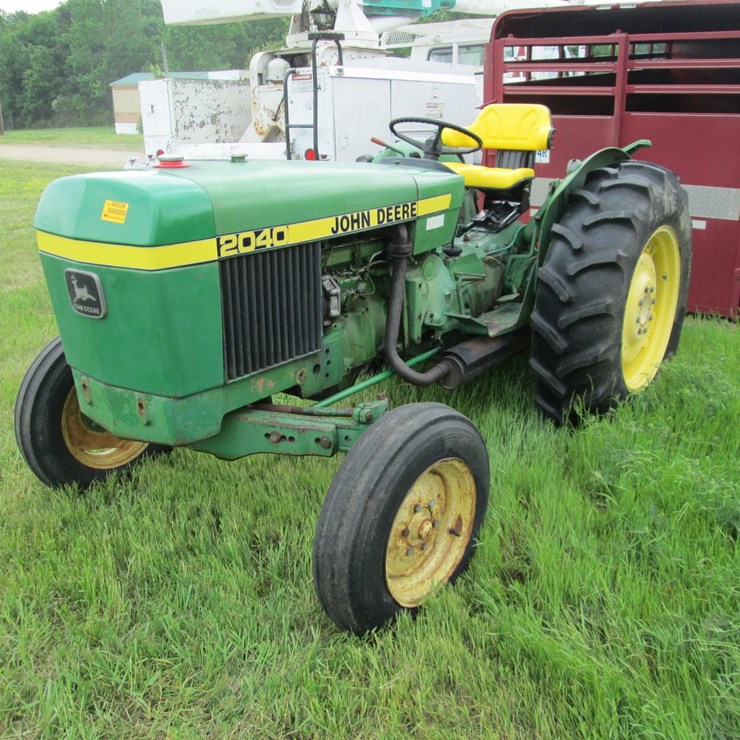 1976 JOHN DEERE 2040