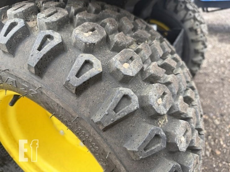 2021-john-deere-x590-image-11