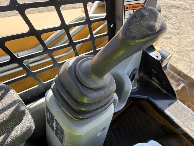 2019-gehl-r190-image-15