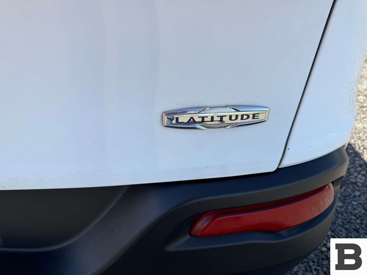 2014-jeep-cherokee-image-16