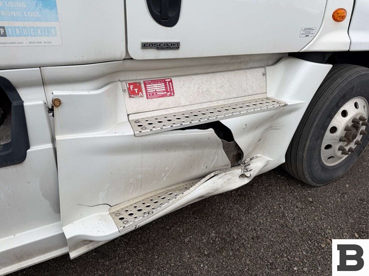 2018-freightliner-cascadia-125-image-38