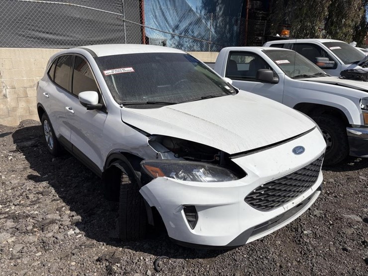 2020-ford-escape-se-image-2