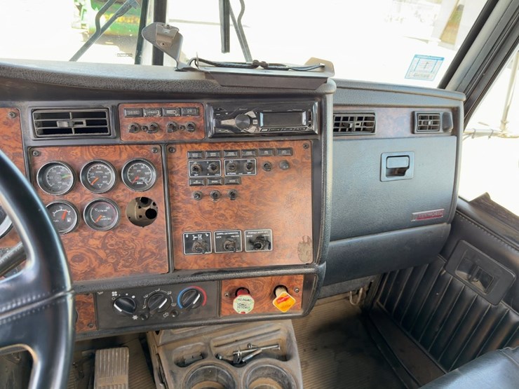 2002-kenworth-t800-image-33